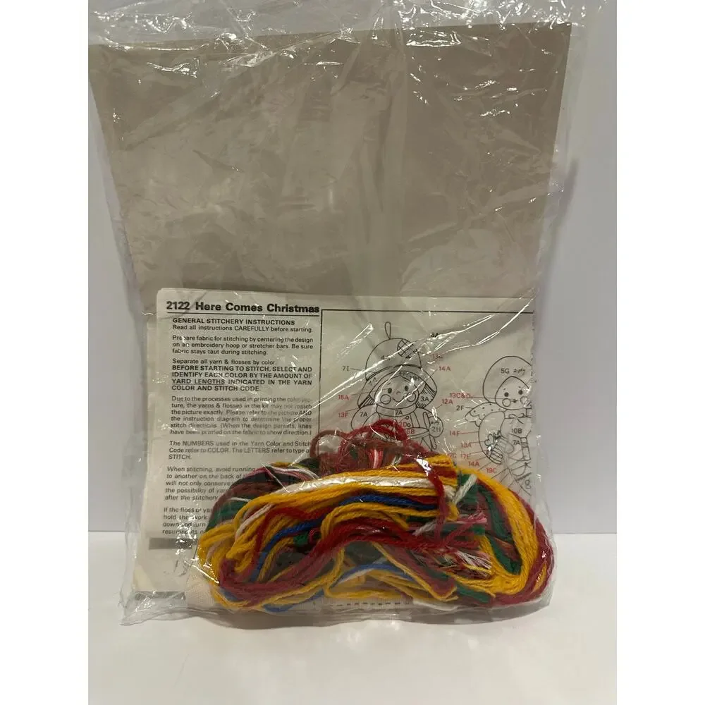 The Creative Circle 2122 Ornament Kit Here comes Christmas by Diana Troup